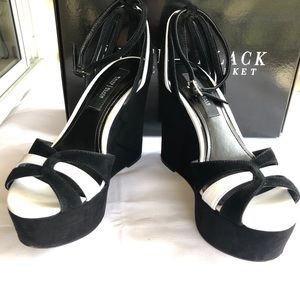 White House Black Market Shoes 6.5 w Dust bag
